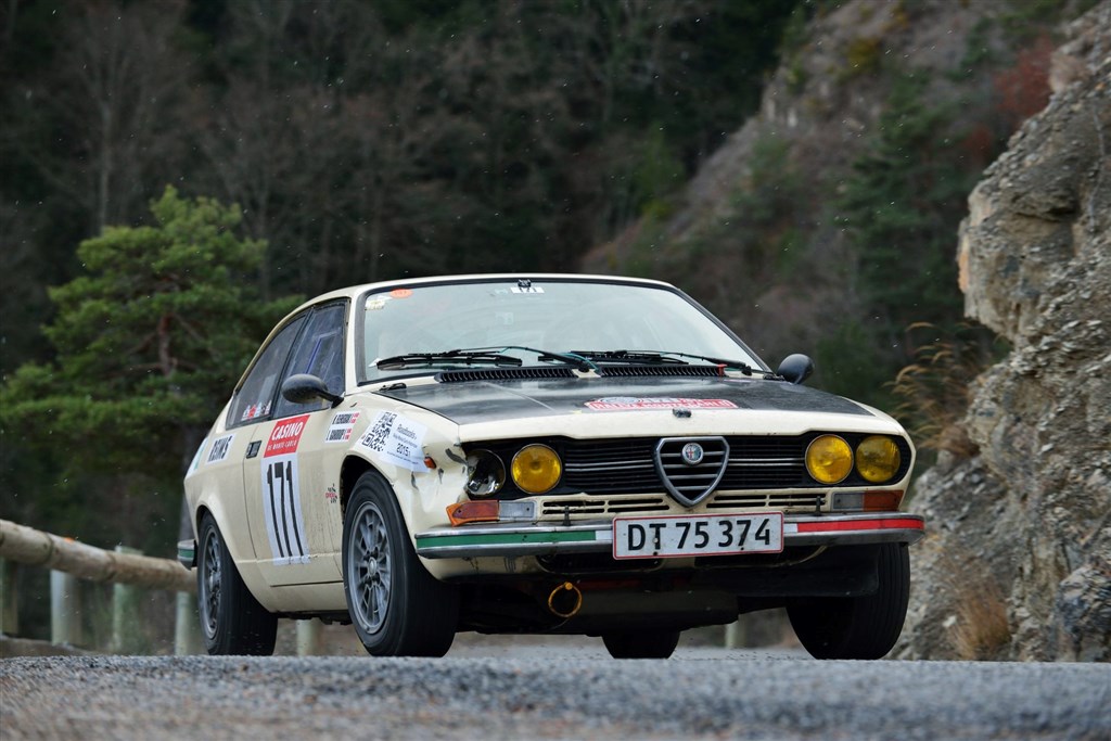 Jens Gandrup og Kristian Flensbak blev nummer 4 på specialetape 9. Efter den uheldige start på specialetape 1, hvor de kørte deres Alfa Romeo Alfetta fast i sneen, er de avanceret 150 placeringer og er nu i top 100.
(Foto: Michael Eisenberg, Intercom)
